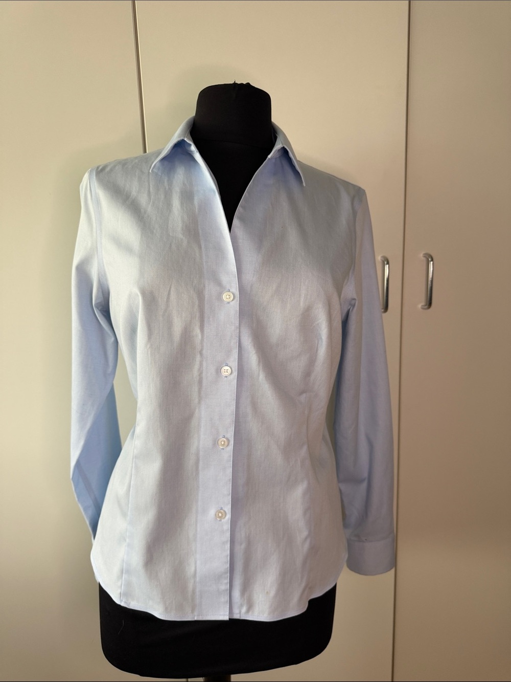 Anne Klein light blue 4button down cotton open collared shirt